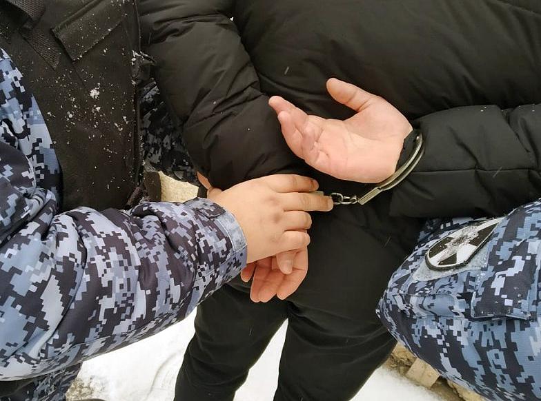 Росгвардейцы накануне Нового года задержали жителя Саранска за угрозы в адрес работников магазина