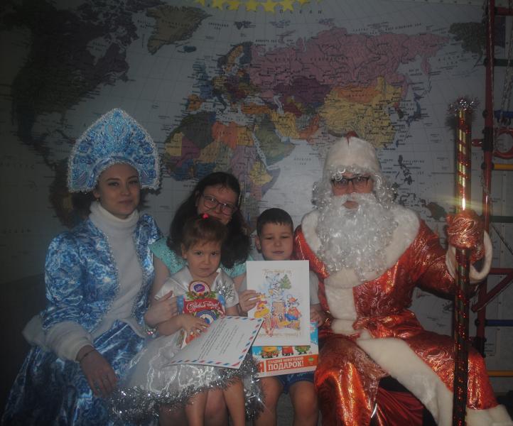 В Зауралье Дед Мороз и Снегурочка поздравили детей сотрудников Росгвардии