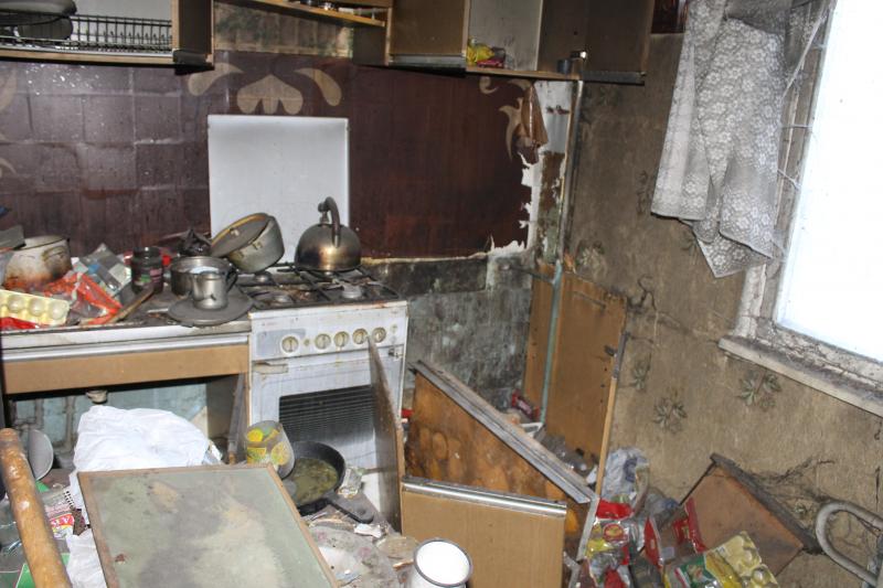 Активисты ОНФ призвали власти Воронежа включиться в проблему квартиры, жильцы которой превратили ее в свалку