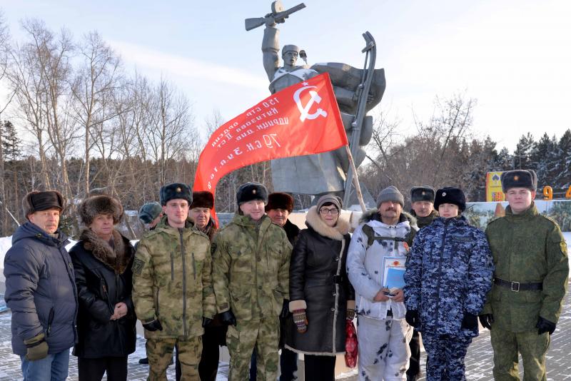 В Зауралье росгвардейцы встретили участника лыжного марафона в честь 75-летия Победы в Великой Отечественной войне