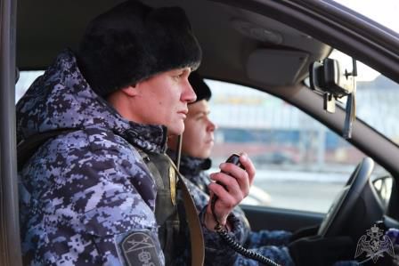 В Челябинске сотрудники Росгвардии задержали мужчину, подозреваемого в краже из супермаркета