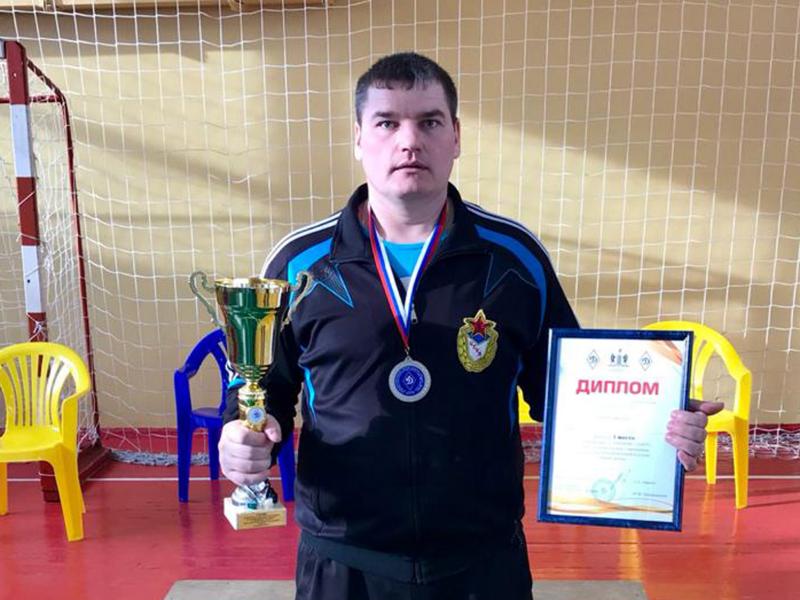 Военнослужащий авиационной эскадрильи Росгвардии завоевал серебреную медаль на чемпионате Сибирского округа по гиревому спорту