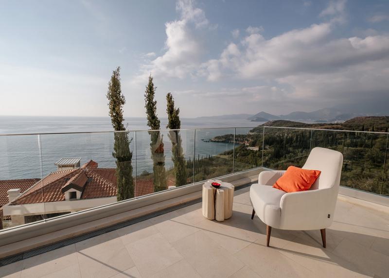Ānanti Resort, Residences & Beach Club: виллы и сьюты на Черногорском побережье Адриатики