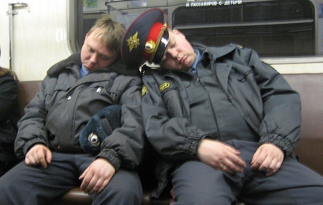 Полиция на Курском вокзале стала формировать батальоны из шпаны!