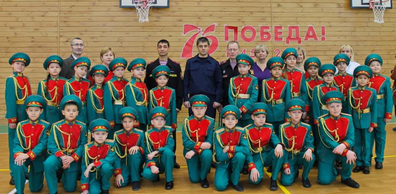 В Тюменской области более 500 школьников вместе представителями Росгвардии почтили память героев Великой Отечественной войны.