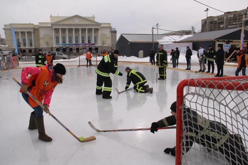 В Тюмени представители Росгвардии приняли участие в хоккейном турнире «Огненная шайба»