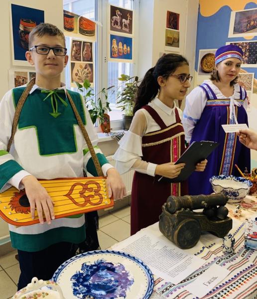 Метапредметный фестиваль в школе № 2065: педагоги провели уроки в национальных костюмах