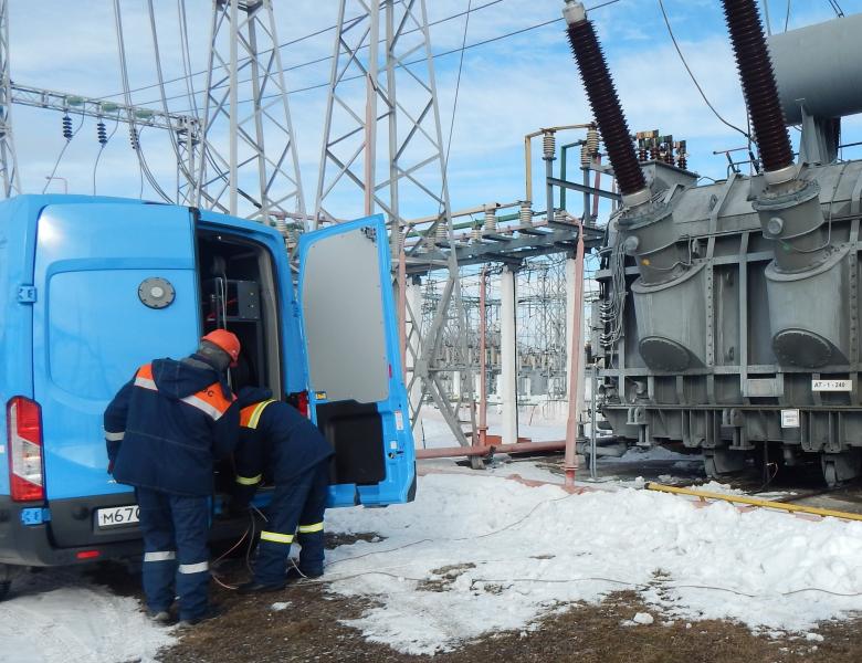 Энергетики "Россети ФСК ЕЭС" при помощи новой передвижной электролаборатории обследуют подстанции Кемеровской области