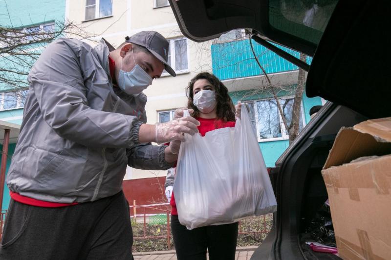 Волонтеры ОНФ обеспечивают пожилых жителей Реутова продуктами и медикаментами