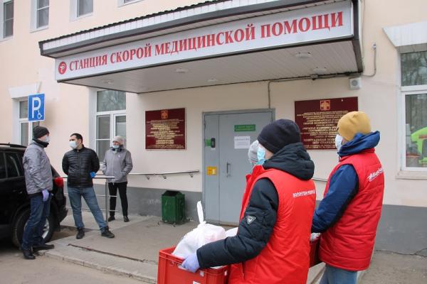В Коми участники акции #МыВместе передали первую партию бесплатных горячих обедов врачам
