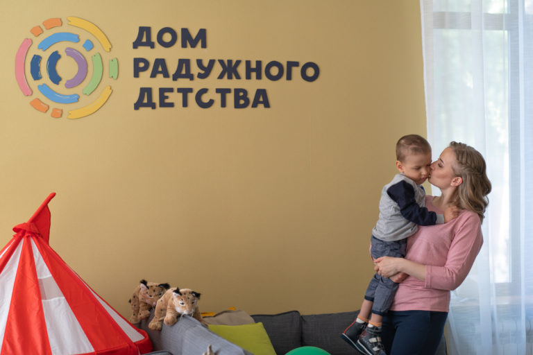 Омский центр «Радуга» начал формировать пакеты помощи для детей