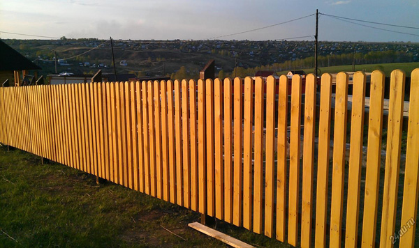 В Кузбасской колонии изготовят деревянный забор для благоустройства поселков региона длиной более 5 километров