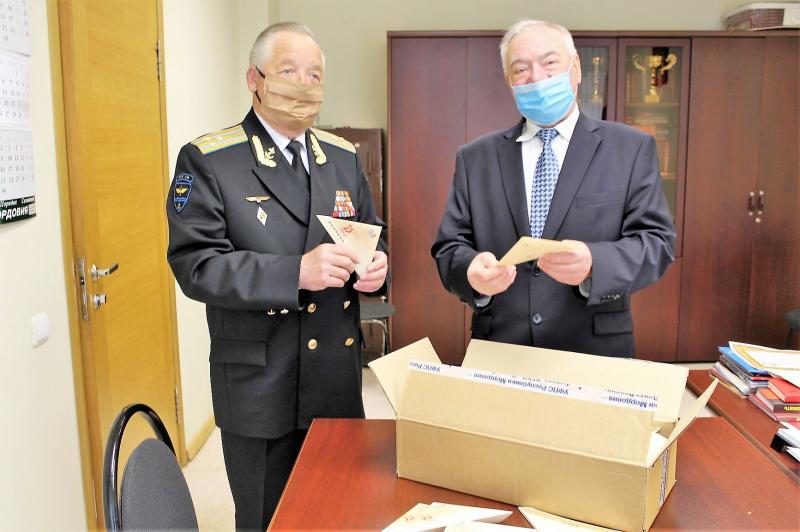 В Мордовии Почта России передала конверты-треугольники в Совет ветеранов республики