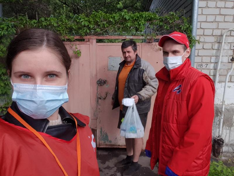 Жители Воронежа начали получать от волонтеров акции #МыВместе бесплатные многоразовые маски