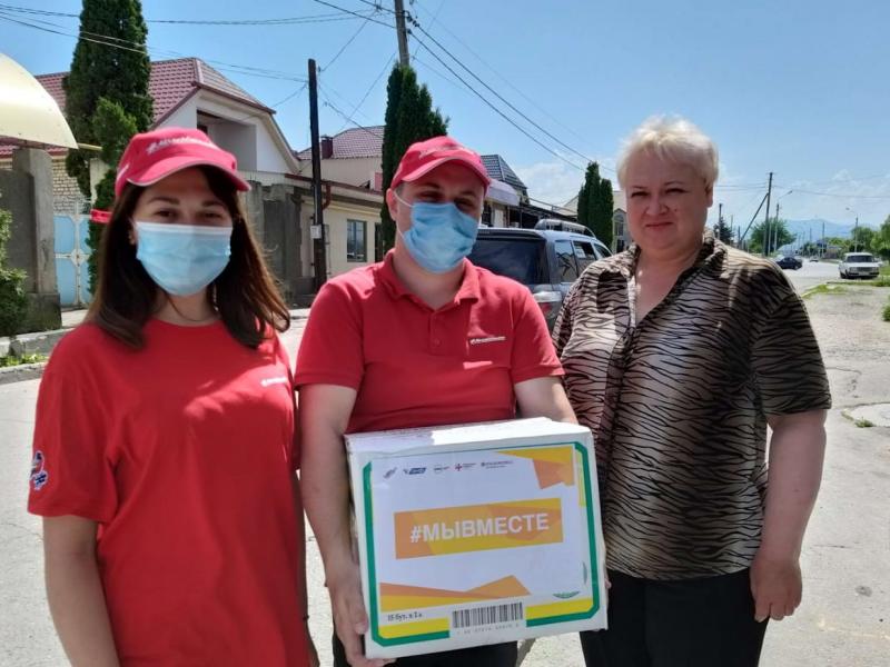 Активисты ОНФ в Кабардино-Балкарии поздравили 30 многодетных семей в Нальчике с Днем защиты детей
