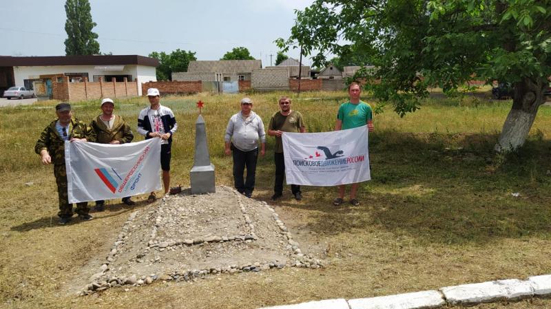 Активисты ОНФ в Кабардино-Балкарии провели субботник в местах воинских захоронений Майского района республики