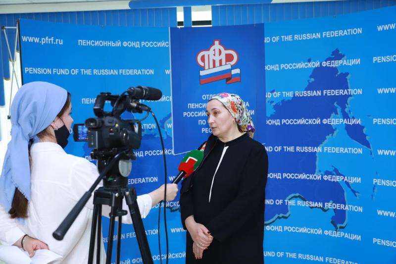 В Отделении Пенсионного фонда РФ по Чеченской Республике рассказали о порядке осуществления дополнительных июльских выплат