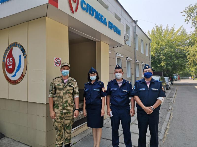 В Иркутске военнослужащие авиационной эскадрильи Росгвардии приняли участие в акции по добровольной сдачи крови