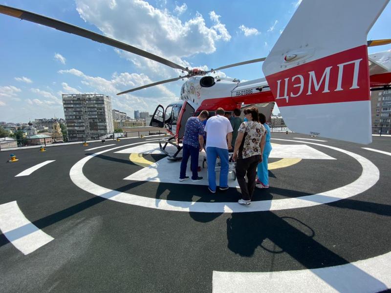 Из Зеленограда санитарный вертолет Московского
авиацентра эвакуировал ребенка в больницу после ДТП