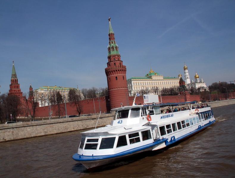 Прогулки по Москве-реке все чаще оплачивают банковскими картами или смартфонами