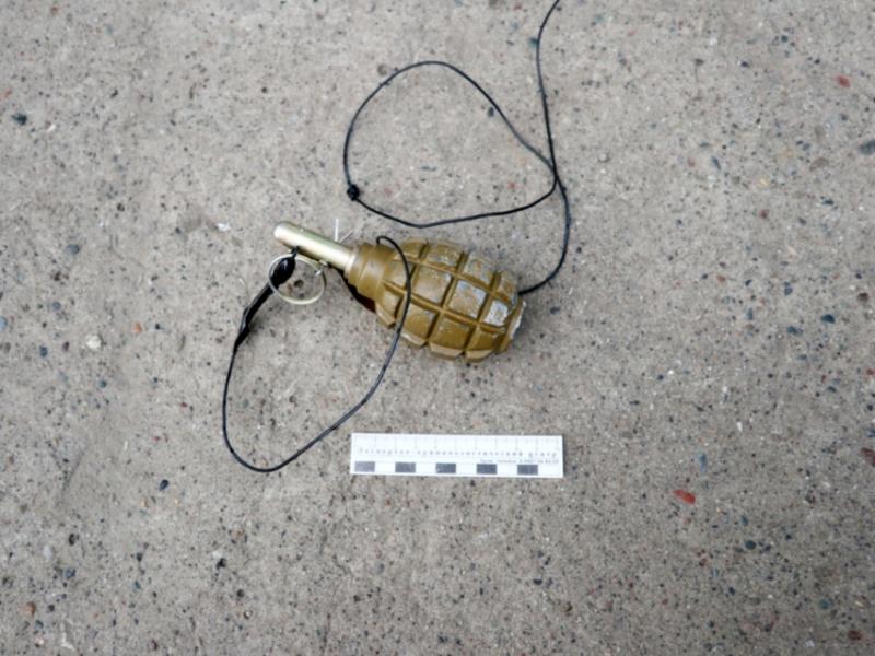 Взрывотехники ОМОН Росгвардии по Хакасии обследовали в Саяногорске предмет, похожий на гранату