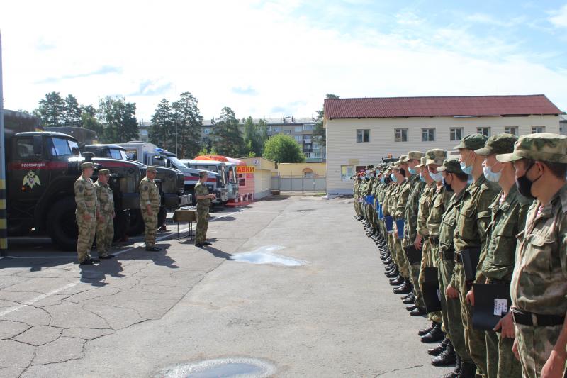 Военнослужащие полка ВГО г. Ангарска приняли участие в годовом техническом осмотре транспортных средств