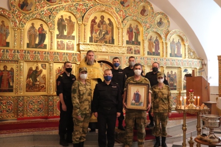 В г. Йошкар-Оле сотрудники Росгвардии почтили память святого князя Владимира небесного покровителя Росгвардии