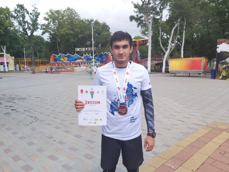 Активист «Молодежки ОНФ» в Кабардино-Балкарии одним из первых финишировал в региональном этапе полумарафона «ЗаБег» в Нальчике