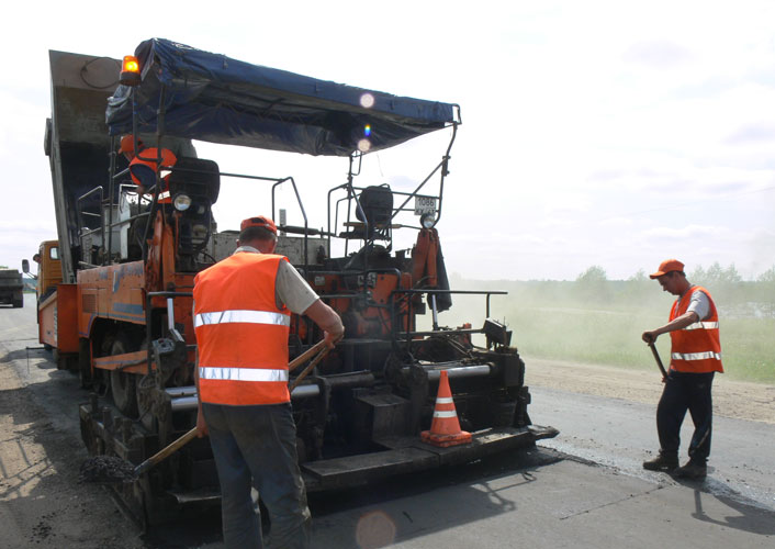 В городских поселениях Кировской области продолжается ремонт дорог