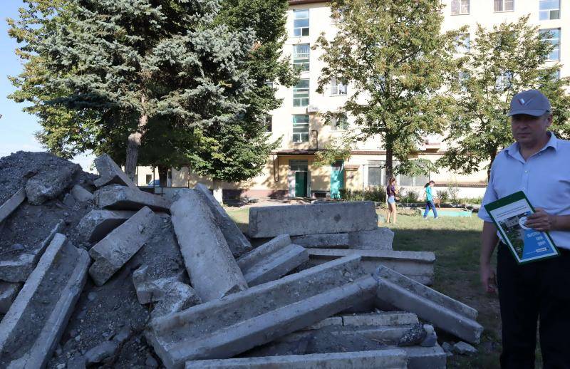 ОНФ в КБР призвал мэрию Майского ликвидировать свалки строительного мусора во дворах и закрыть опасные люки