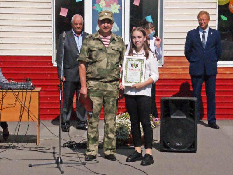 В Хакасии наградили дочь военнослужащего Росгвардии по Хакасии за победу во всероссийском детском конкурсе