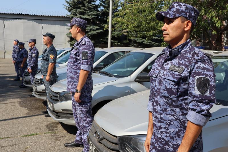 В Ставрополе росгвардейцы получили ключи от новых служебных автомобилей