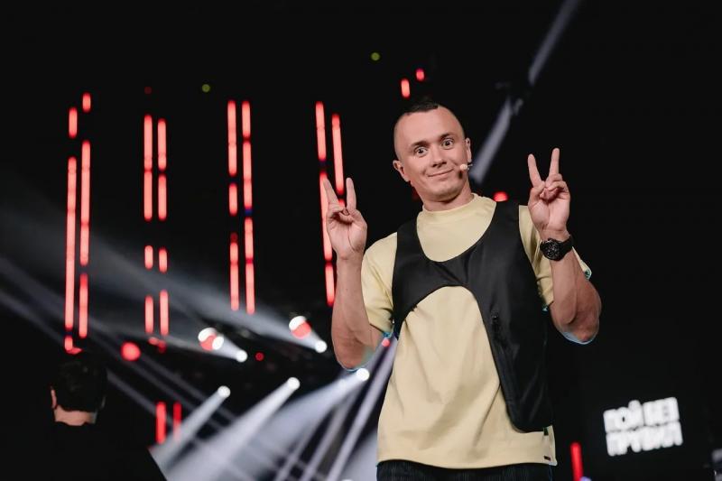 Илья Соболев станет ведущим нового музыкально-комедийного шоу ТНТ «Пой без
правил»