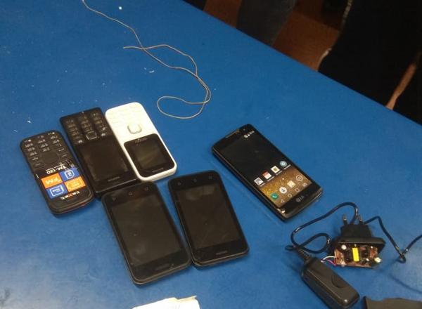 В Кузбасскую исправительную колонию пытались доставить телефоны с помощью квадрокоптера.