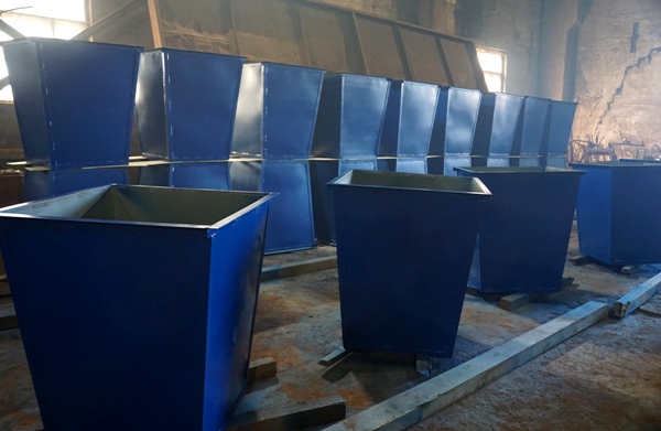 В ИК-4 УФСИН России по Магаданской области приступили к производству мусорных контейнеров для твердых коммунальных отходов