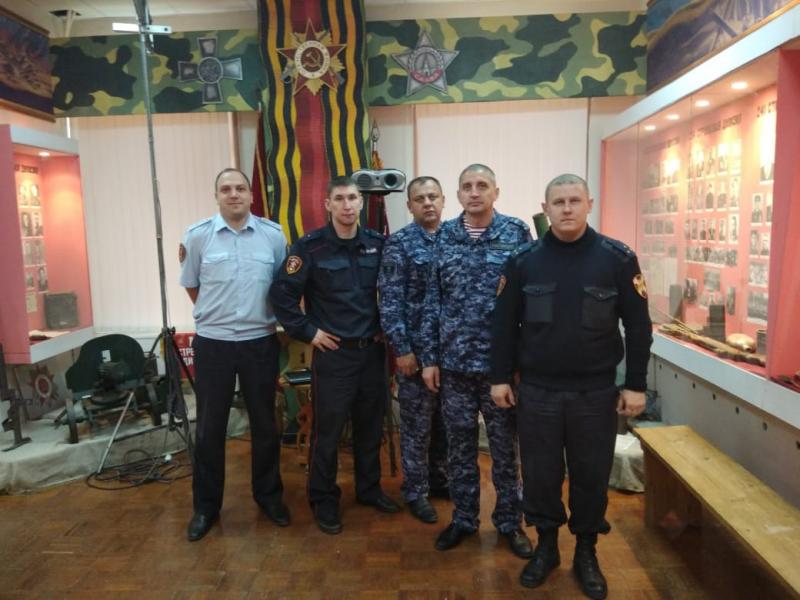 Сотрудники вневедомственной охраны Росгвардии посетили краеведческий музей поселка Демянск