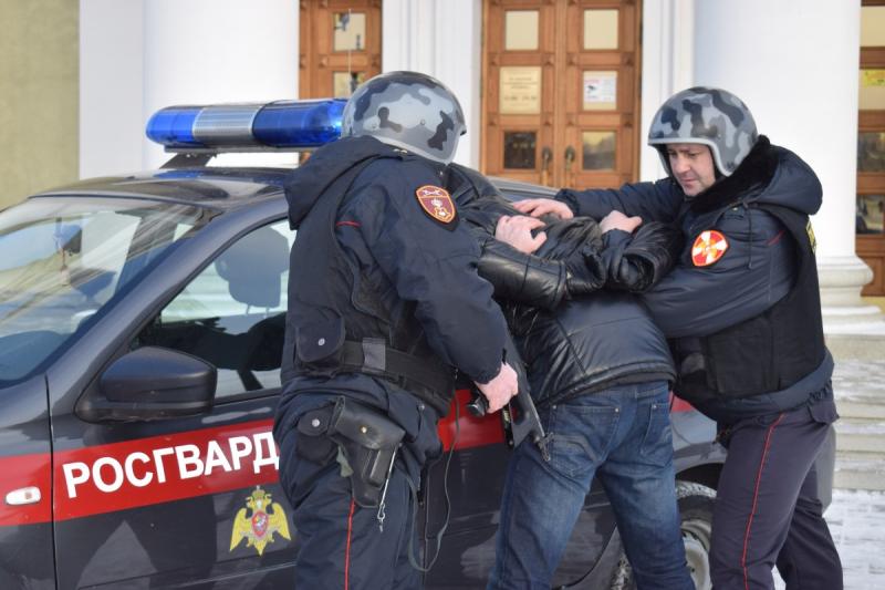 На минувших выходных в Мурманске росгвардейцы предотвратили три преступления на охраняемых объектах