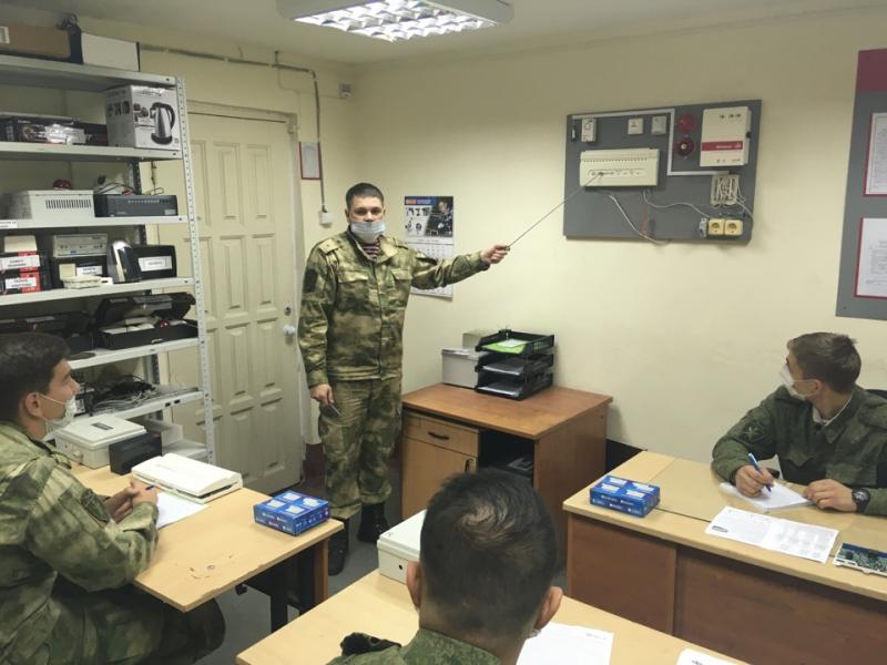 В Тюмени прошли учебные сборы специалистов мастерской технических средств охраны Росгвардии