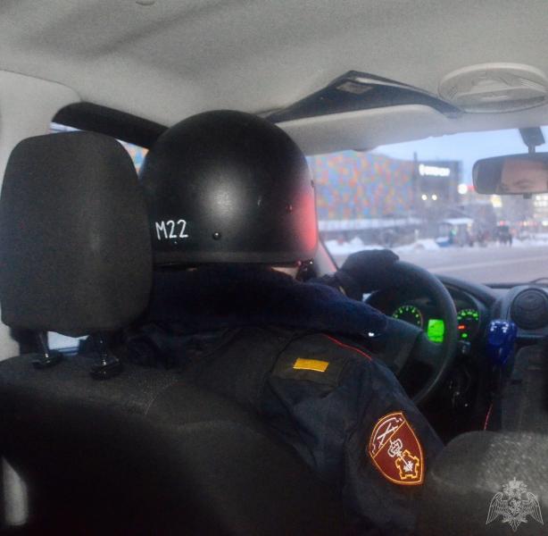 В Мурманске экипаж вневедомственной охраны задержал мужчину, совершившего кражу из магазина на сумму более 100 тысяч рублей