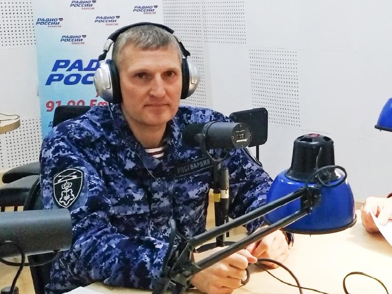 Сотрудники и ветераны вневедомственной охраны Хакасии получили поздравления в эфире республиканского радио