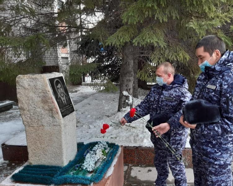 В Тюменской области сотрудники вневедомственной охраны Росгвардии отмечают профессиональный праздник