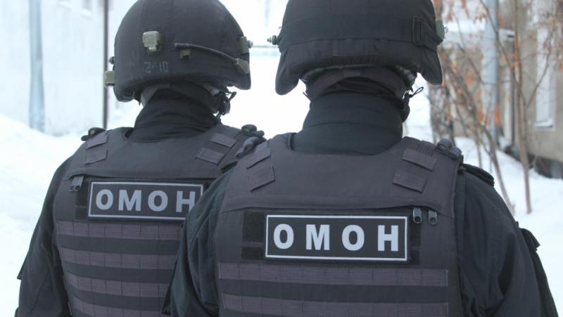При участии сотрудников ОМОН Управления Росгвардии по Псковской области задержаны подозреваемые в сбыте наркотиков