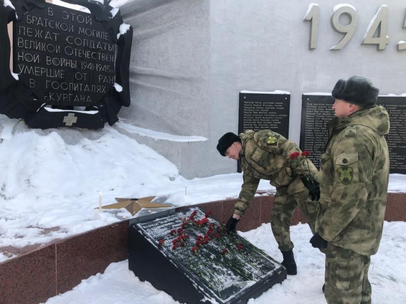 В Зауралье представители Росгвардии в День неизвестного солдата почтили память павших защитников Отечества
