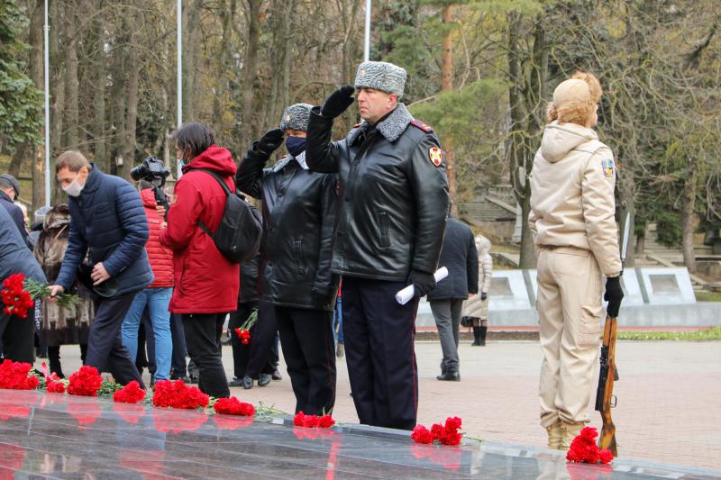 В Ставрополе росгвардейцы приняли участие в мероприятии, посвященном Дню неизвестного солдата