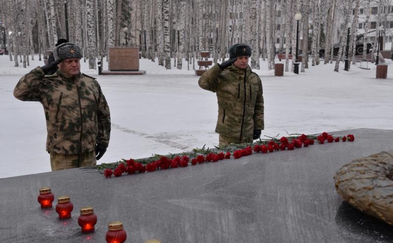 Начальник югорского Управления Росгвардии принял участие в памятных мероприятиях в День неизвестного солдата