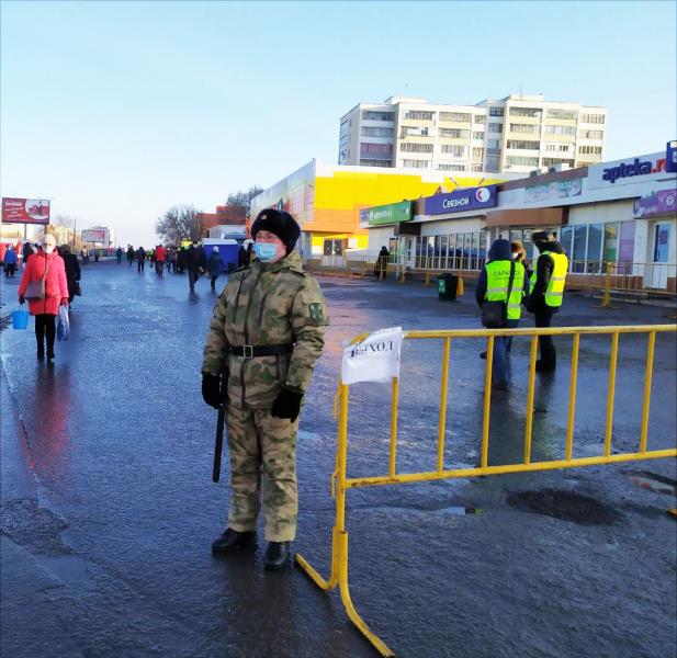 В Саранске в день проведения ярмарок выходного дня при участии военнослужащих и сотрудников Росгвардии  была обеспечена охрана общественного порядка