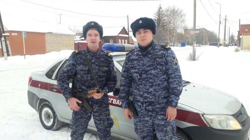 В Оренбургской области росгвардейцы задержали молодых людей с неизвестным веществом белого цвета