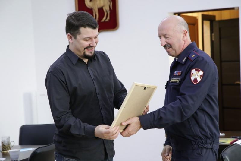 В Челябинске начальник территориального управления вручил журналистам благодарственные письма