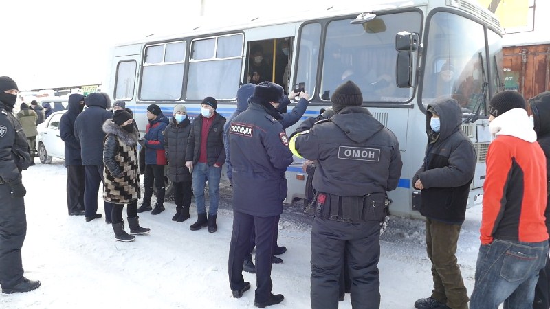В Челябинске бойцы ОМОН продолжают оказывать содействие полиции в проведении рейдов по проверке соблюдения миграционного законодательства