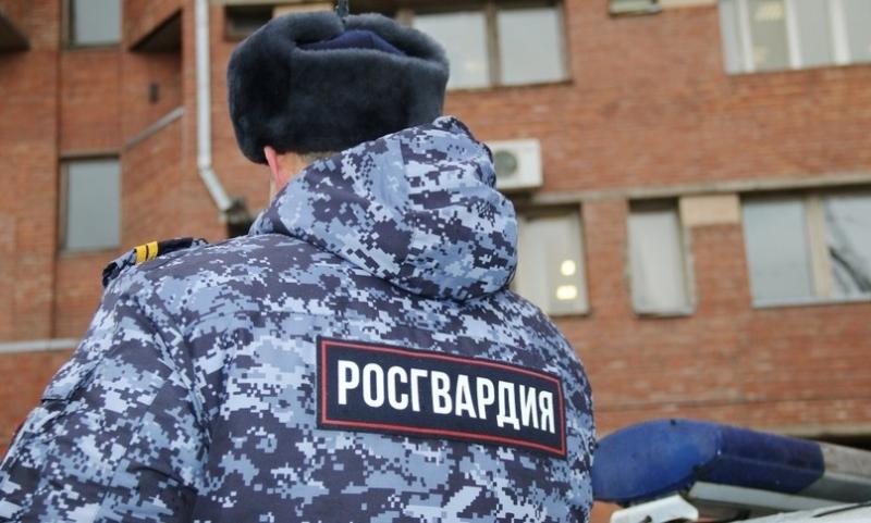В Пскове росгвардейцы задержали гражданку, совершившую хищение из магазина